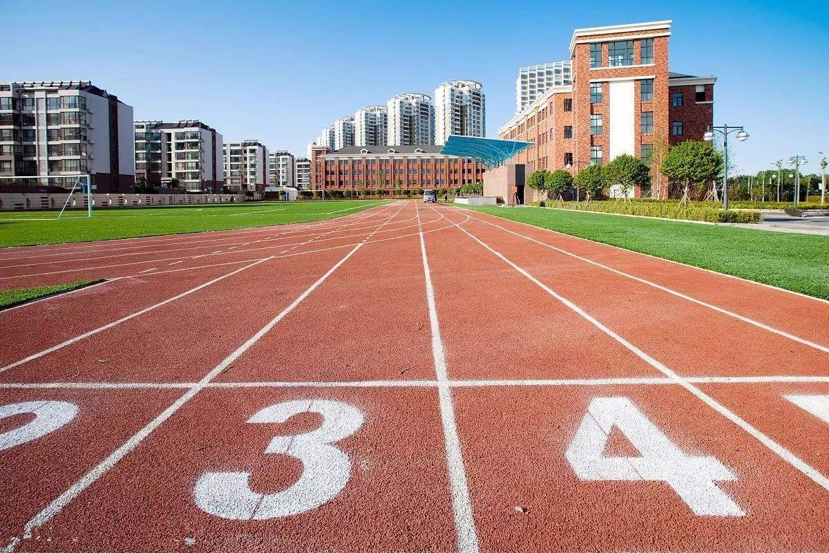 重庆第二财贸学校2023年学费标准贵不贵呢？