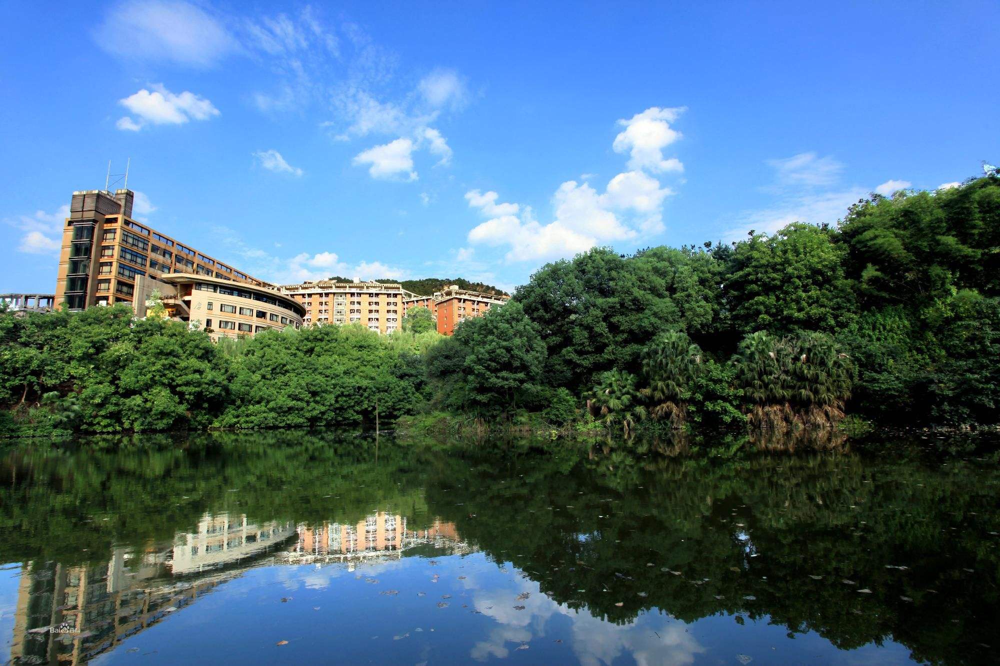 重庆渝西卫生学校校园一角