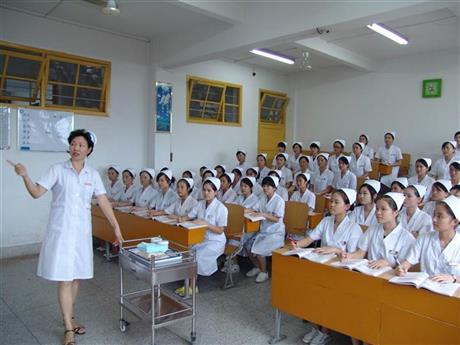 重庆卫校以更广的专业助你成长