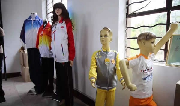 景东县职业高级中学服装设计专业(2) 景东县职业高级中学服装设计专业(2)
