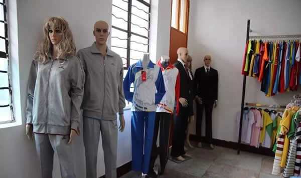 景东县职业高级中学服装设计专业(3) 景东县职业高级中学服装设计专业(3)